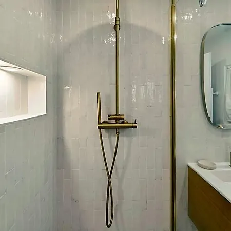 - Ac 2br- 4p - Apartment